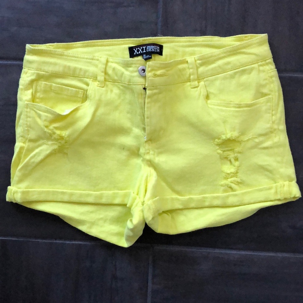 Demin booty shorts